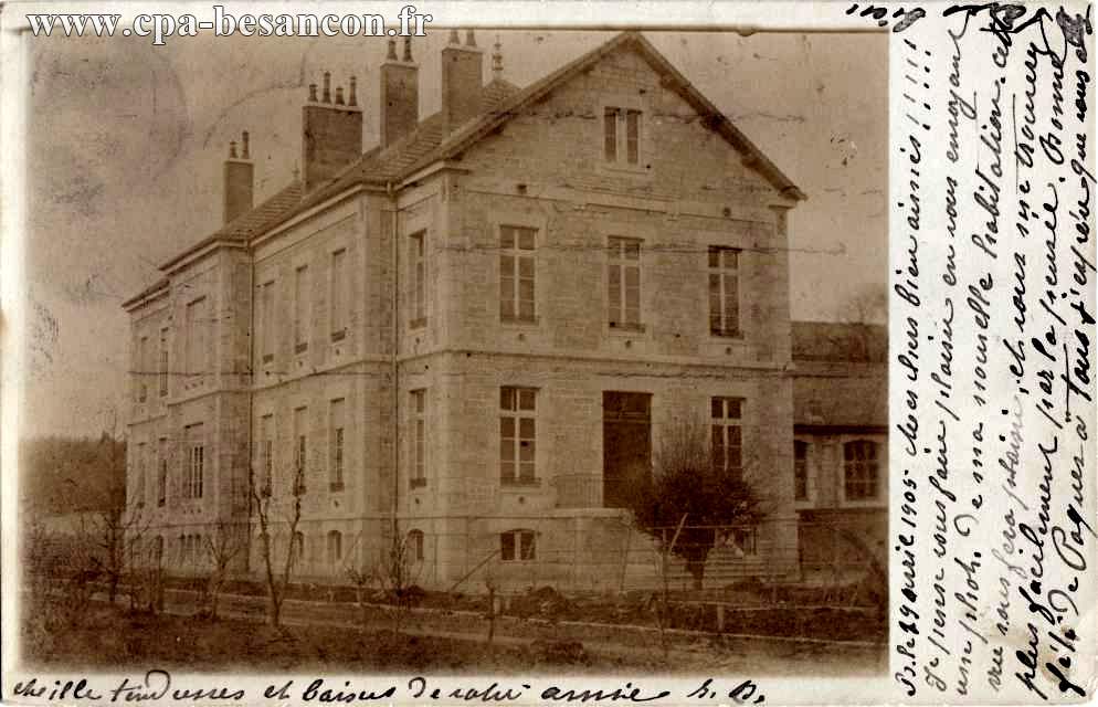 Une grosse maison à trois étages...